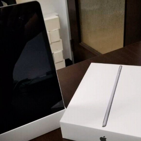 Apple iPad Air  32GB 9.7" WiFi+SIM Unlocked! Very good!! - Picture 4 of 6